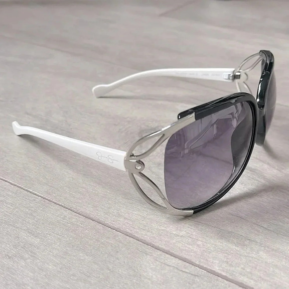 JESSICA SIMPSON NWOT Oversized Sunglasses Black White Silver. - Picture 2 of 7
